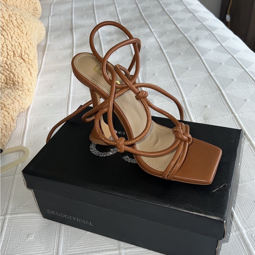 Square toe heel - Picture 2 of 3